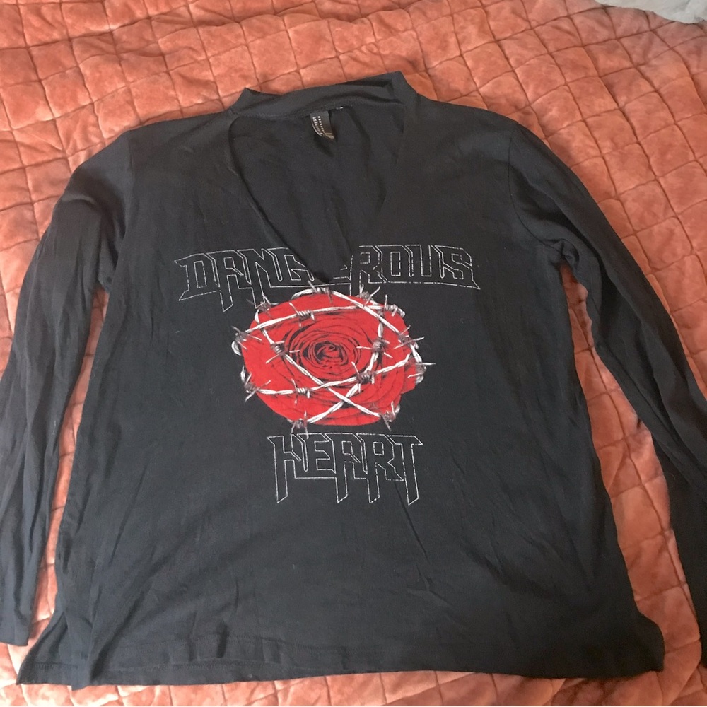 Black cut out graphic tee